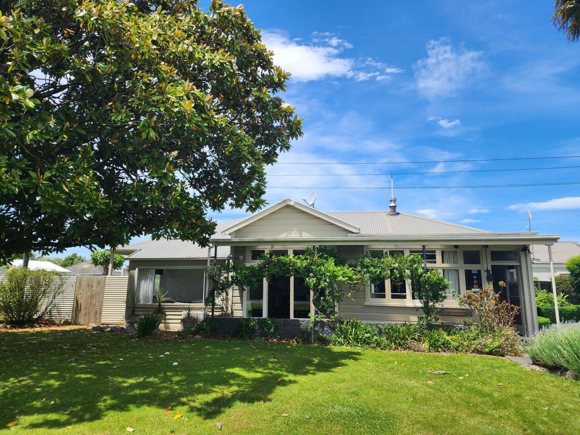 U Studios Masterton Exterior photo